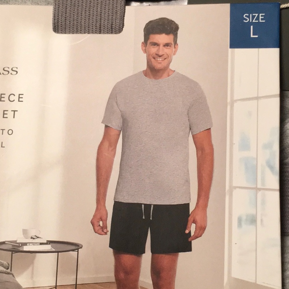 Mens 2 piece pajama sets       various sizes L, XL, XXL